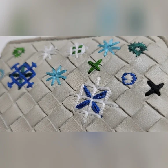 Bottega Veneta White Leather Embroidered Long Zippy Wallet - Picture 6 of 11